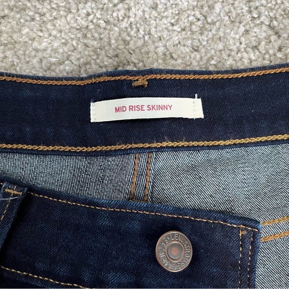 Levi’s mid rise skinny stretchy dark blue jeans - Picture 3 of 11